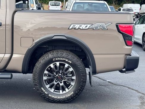 Used 2022 Nissan Titan PRO-4X w/ Pro-4x Convenience Package AWD/4WD image 43