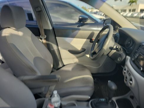 Used 2010 Hyundai Accent GLS FWD image 10