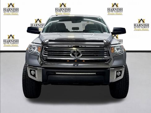 Used 2017 Toyota Tundra SR5 w/ SR5 Upgrade Package AWD/4WD image 2