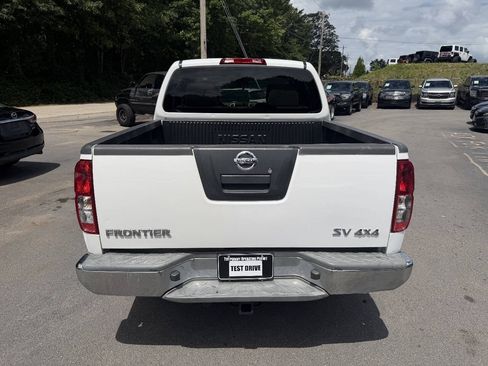 Used 2011 Nissan Frontier SV AWD/4WD image 6