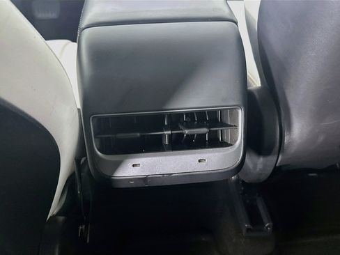 Used 2021 Tesla Model Y Long Range AWD/4WD image 27