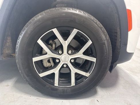 Used 2024 Jeep Grand Cherokee Limited image 4