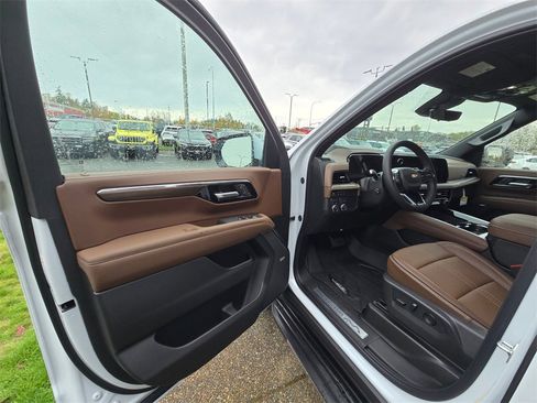 New 2026 Chevrolet Suburban High Country image 14