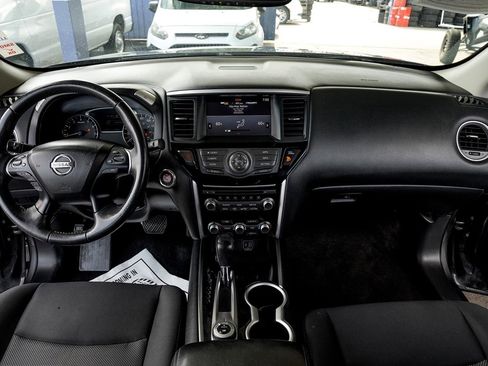 Used 2019 Nissan Pathfinder SV image 20