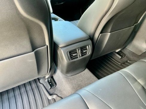 Used 2023 Acura TLX image 10