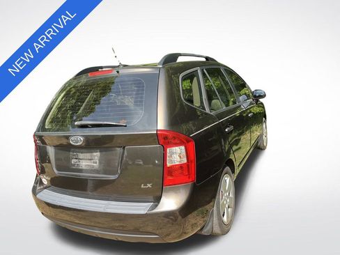 Used 2009 Kia Rondo LX FWD image 2