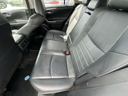 Used 2020 Toyota RAV4 XLE Premium image 27