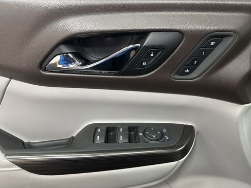 Used 2018 GMC Acadia SLT AWD/4WD image 18