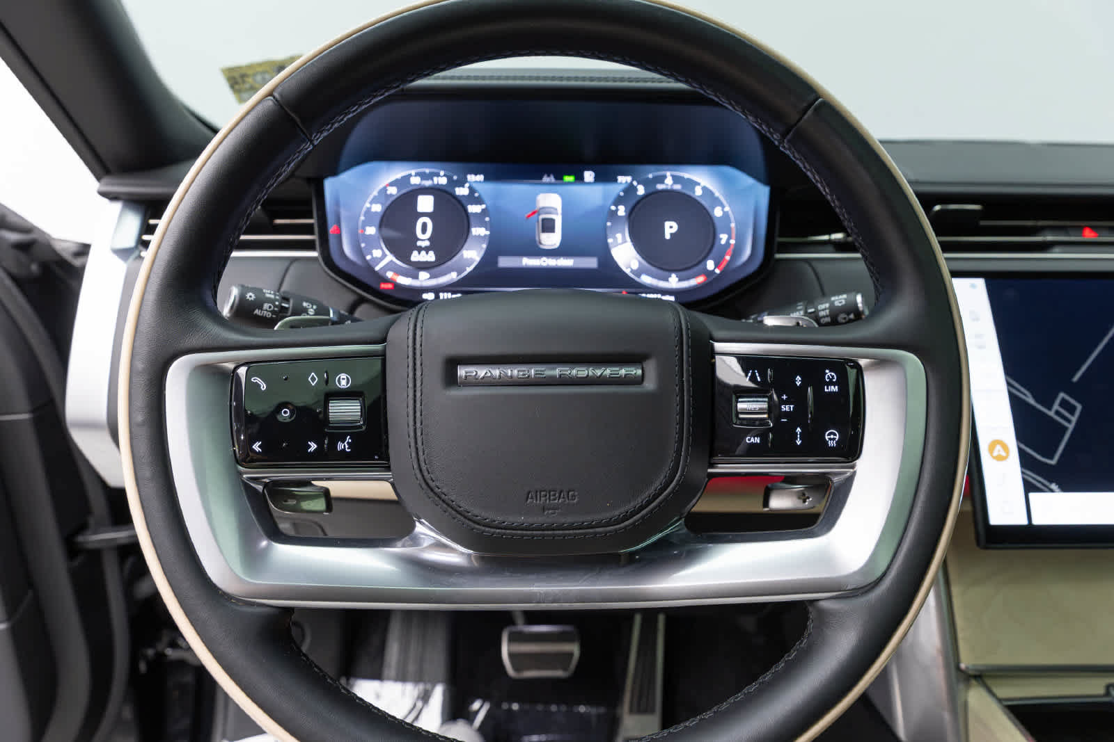Used 2025 Land Rover Range Rover SV AWD/4WD image 14