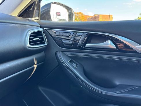 Used 2017 INFINITI QX30 Premium w/ Navigation Package image 28