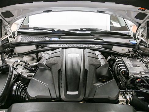 Used 2022 Porsche Macan S AWD/4WD image 32