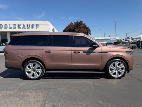 Used 2025 Lincoln Navigator L Black Label AWD/4WD image 2