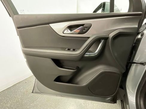Used 2025 Chevrolet Blazer LT FWD image 9