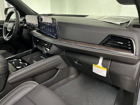New 2025 Chevrolet Suburban Premier image 64