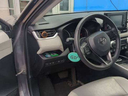 Used 2021 Toyota RAV4 XLE Premium AWD/4WD image 7