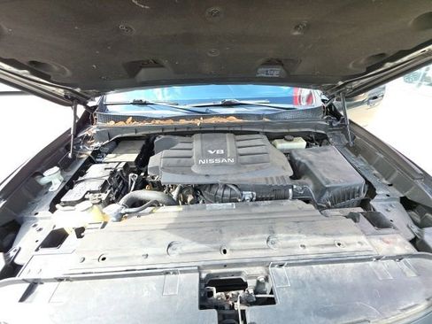 Used 2018 Nissan Titan SV w/ SV Convenience Package RWD image 28