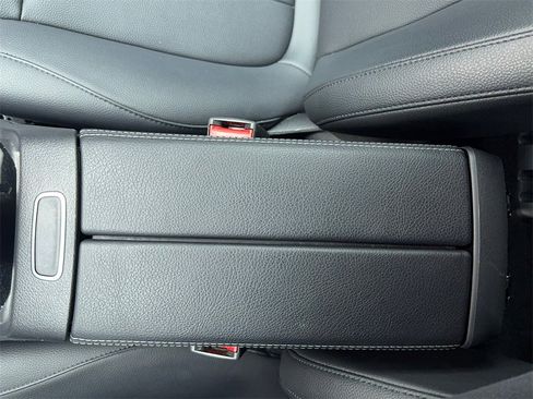 Used 2022 Mercedes-Benz GLB 250 image 34