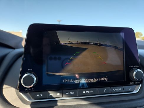 Used 2023 Nissan Rogue SV image 13