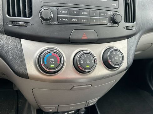 Used 2010 Hyundai Elantra SE FWD image 19