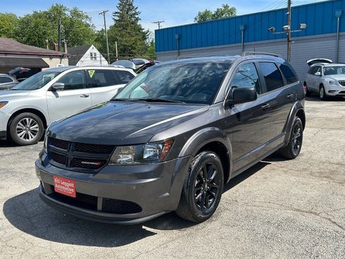 Used 2020 Dodge Journey SE w/ Blacktop Package FWD image 2
