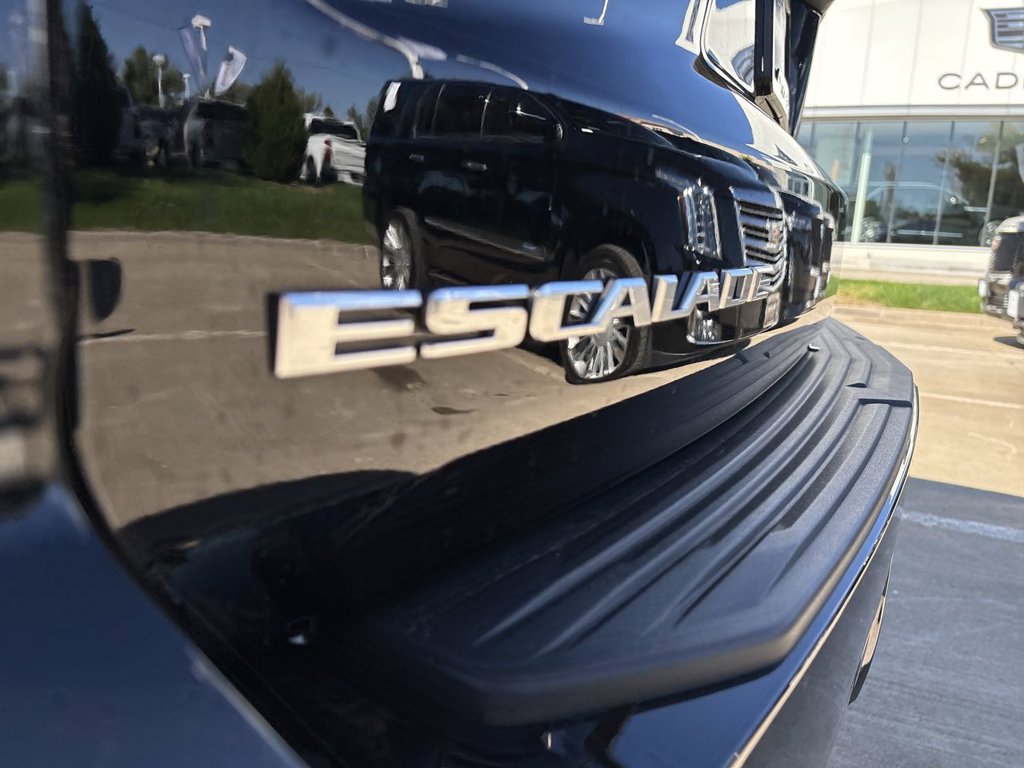 Certified 2026 Cadillac Escalade ESV Platinum Luxury AWD/4WD image 38