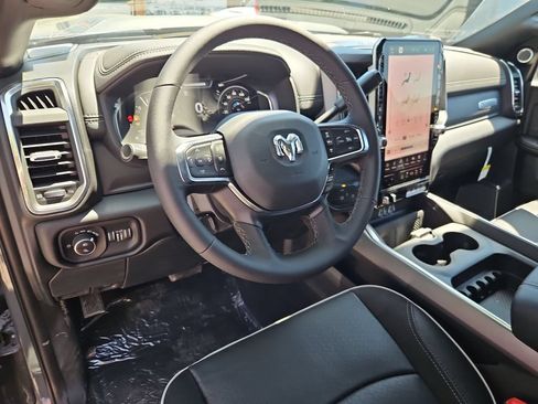 New 2026 RAM 2500 Laramie AWD/4WD image 13