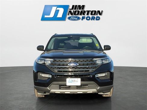 Used 2022 Ford Explorer XLT w/ Equipment Group 202A image 8