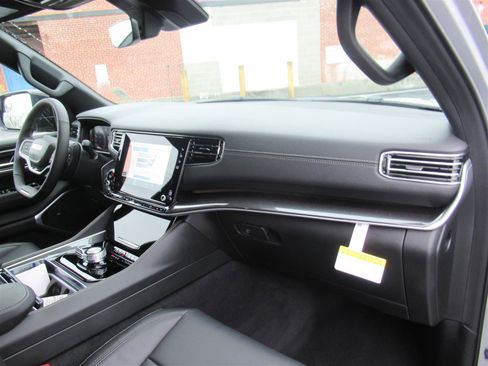 Used 2024 Jeep Wagoneer 4WD w/ Premium Group I image 23