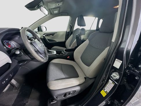 Used 2021 Toyota RAV4 XLE FWD image 12