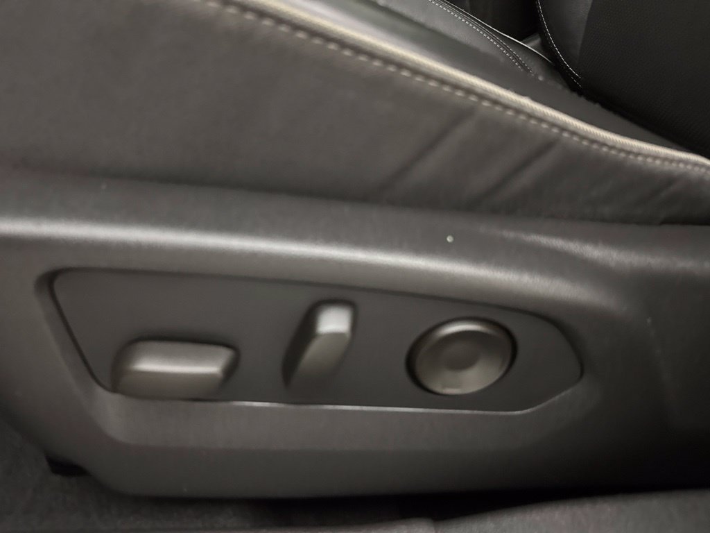 Used 2021 Buick Envision Essence AWD/4WD image 21