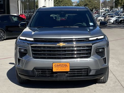 Used 2025 Chevrolet Traverse LT image 6