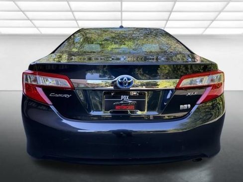 Used 2014 Toyota Camry XLE w/ Leather Package FWD image 4