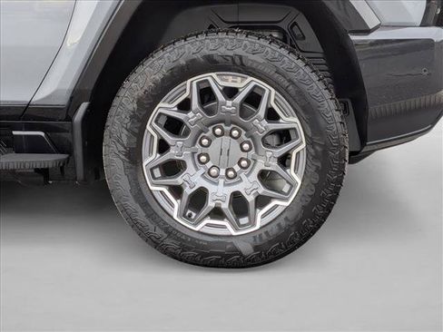 New 2025 GMC Hummer EV 3X w/ LPO, Roof Cross Rail Package AWD/4WD image 10