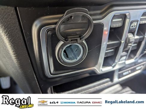 Used 2022 Jeep Wrangler Unlimited Sahara image 19