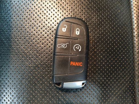 Used 2019 Jeep Grand Cherokee Limited w/ Luxury Group II AWD/4WD image 32