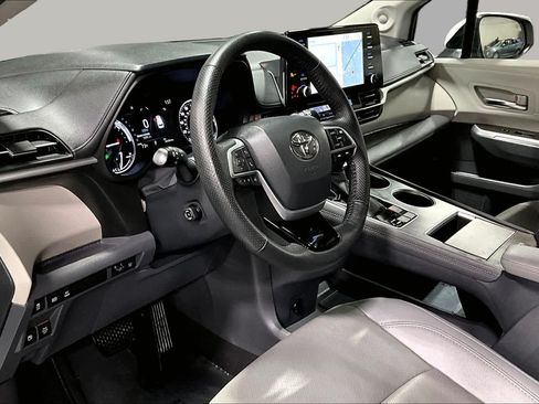 Certified 2023 Toyota Sienna Limited AWD/4WD image 18