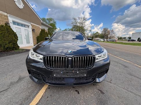 Used 2018 BMW 750i xDrive AWD/4WD image 2