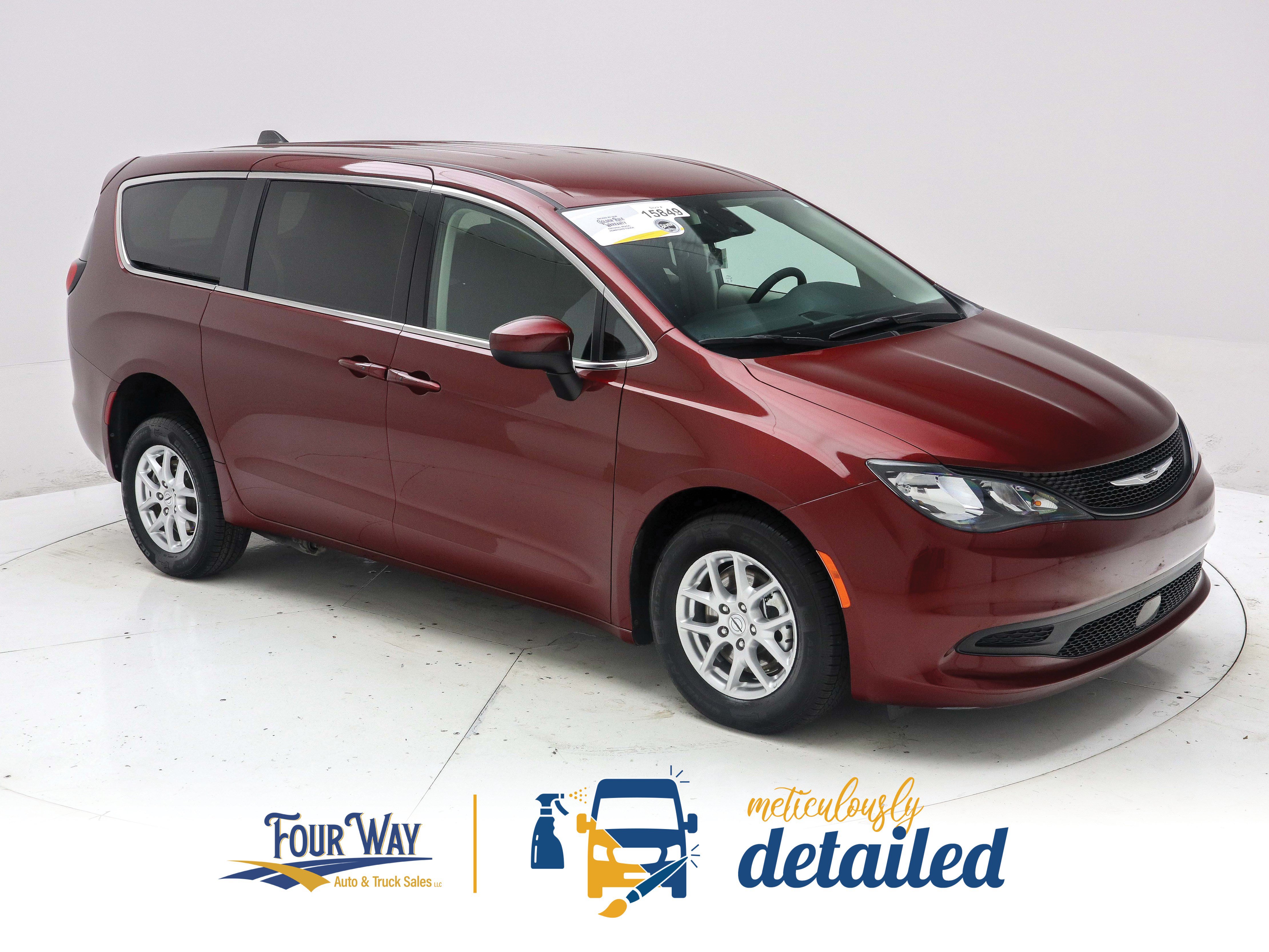 Used 2023 Chrysler Voyager LX FWD image 2
