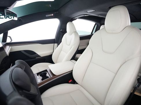 Used 2023 Tesla Model X AWD/4WD image 4