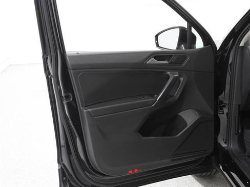 Certified 2021 Volkswagen Tiguan SE image 4