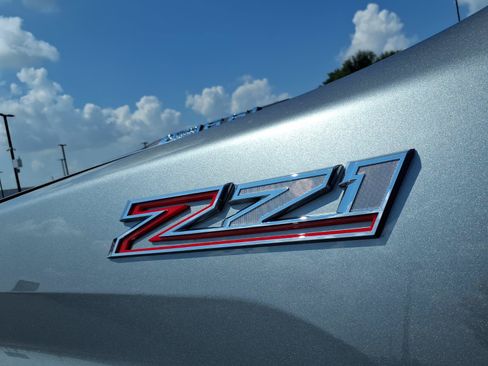Used 2024 Chevrolet Silverado 2500 LT AWD/4WD image 3