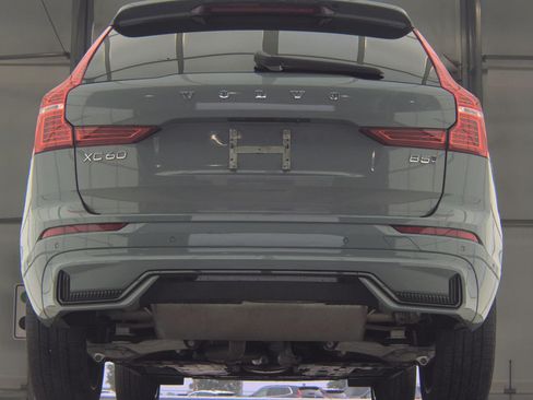Used 2023 Volvo XC60 B5 Plus w/ Protection Package Premier AWD/4WD image 6