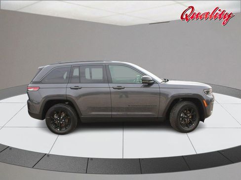 New 2026 Jeep Grand Cherokee Altitude AWD/4WD image 2