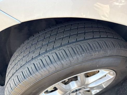 Used 2024 Chrysler Pacifica Touring-L FWD image 28