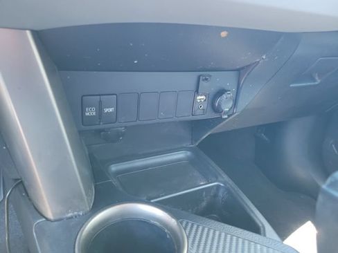 Used 2014 Toyota RAV4 LE FWD image 32