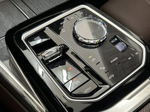 Certified 2025 BMW 760i xDrive AWD/4WD image 18
