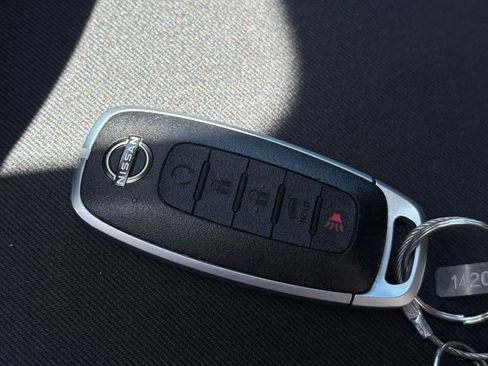 Used 2025 Nissan Pathfinder SV FWD image 27