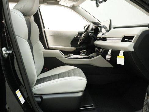 New 2026 Mitsubishi Outlander SE FWD image 17
