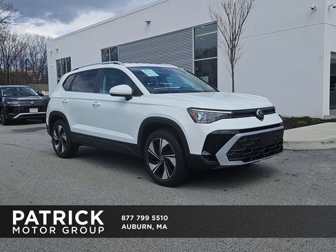 New 2026 Volkswagen Taos SE AWD/4WD image 1