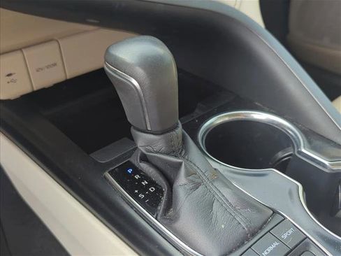 Used 2019 Toyota Camry XLE FWD image 21